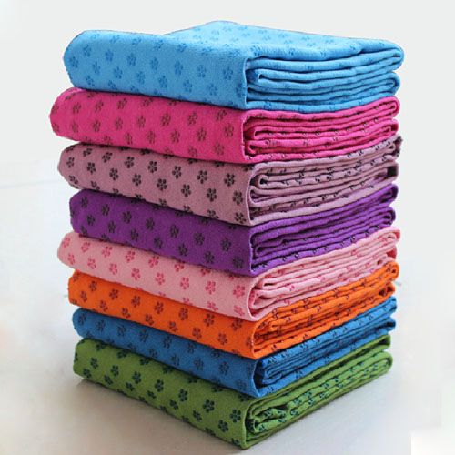 Plastic dots skidless yoga towel